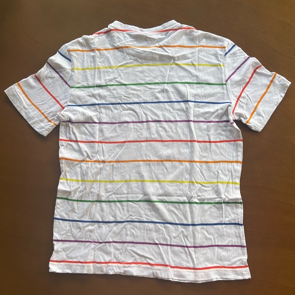 ☎️NWOT H&M Proud Stripes Shirt United Nations Free Equal Gay Pride Month Rainbow - Picture 5 of 5